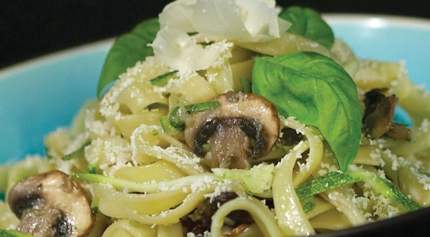 Fettucini with Zucchini, Mushrooms & Parmesan