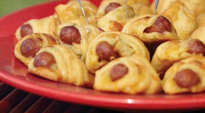 Green Chili Cheesy Pigs in a Blanket