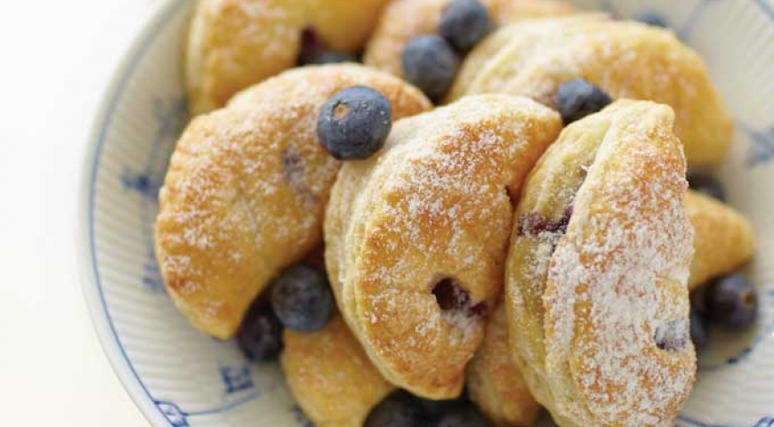 Blueberry Cheesecake Puffs