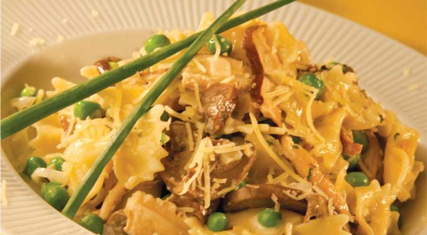 Creamy Farfalle Pasta with Mushrooms and Peas Creamy Farfalle Pasta with Mushrooms and Peas