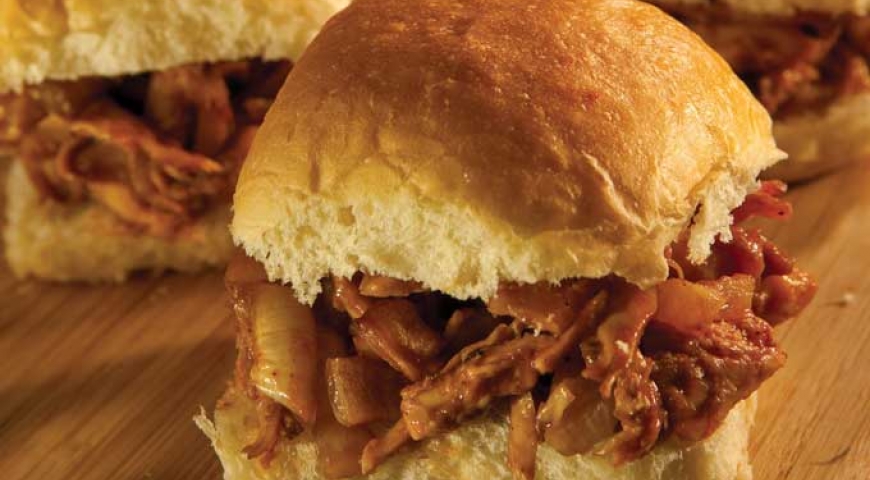 Mini BBQ Chicken & Caramelized Onion Sandwiches Mini BBQ Chicken & Caramelized Onion Sandwiches