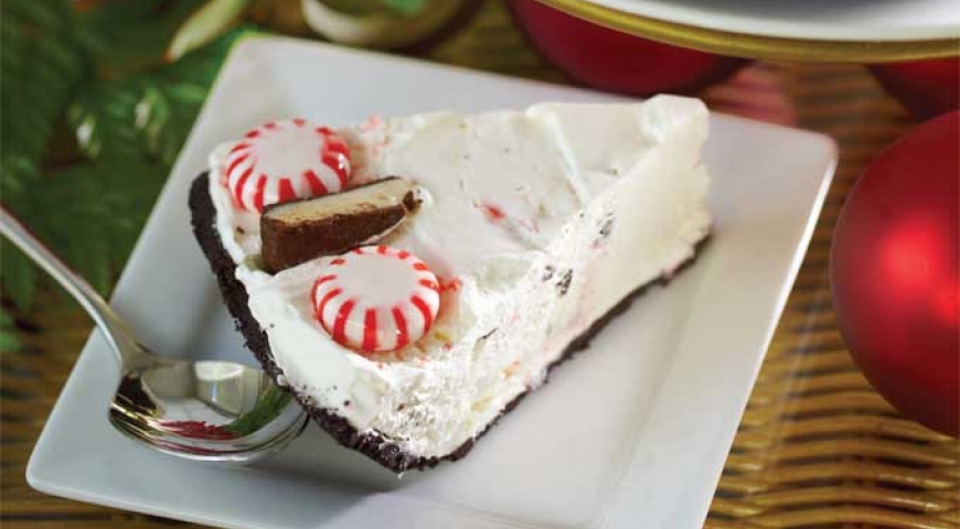 Peppermint Greek Yogurt Frozen Pie