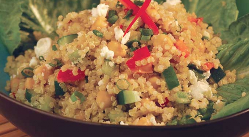 Quinoa with Chickpeas, Feta and Veggies