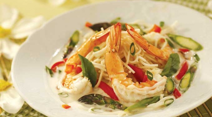 Spicy Coconut Soup with Shrimp & Asparagus