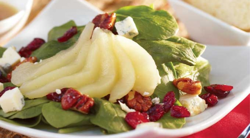 Spinach Salad with "Poached" Pear