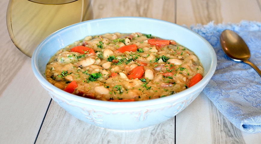 White Bean Soup with Sausage & Kale