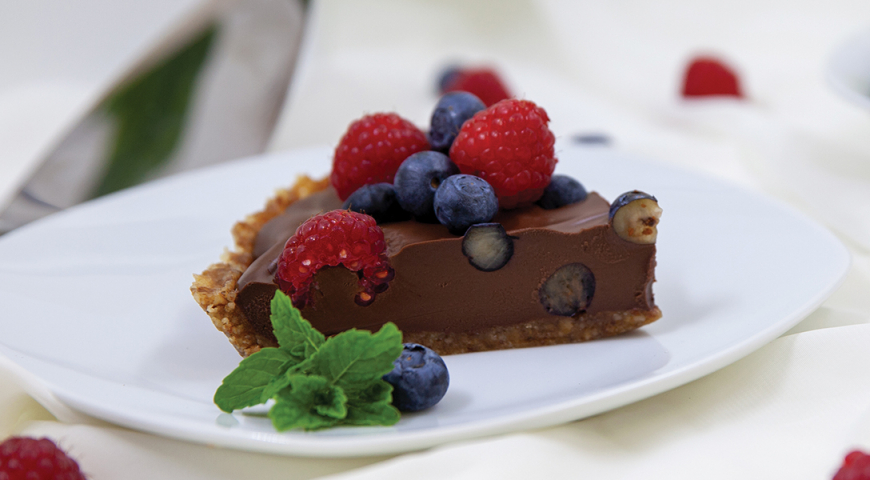 No-Bake Chocolate Tart with Fruit