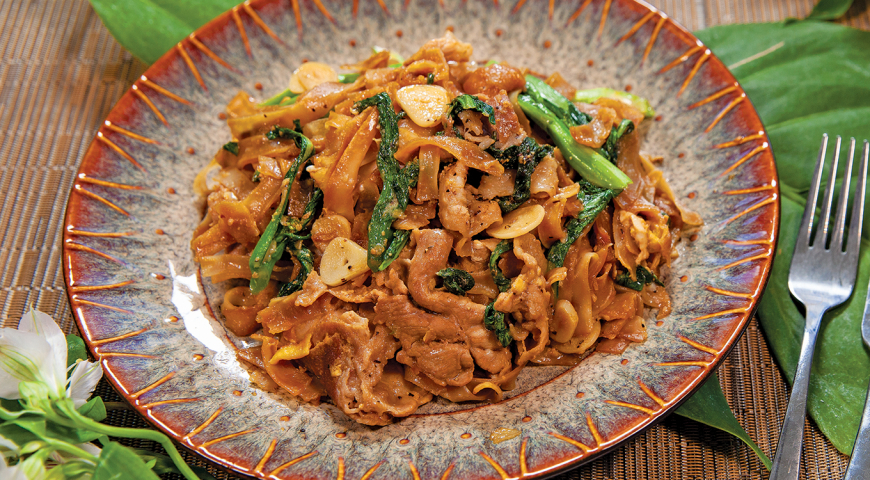 Fried Big Rice Noodles with Sweet Soy