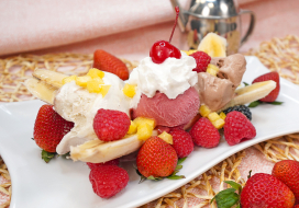 Image of Berry Medley Banana Split